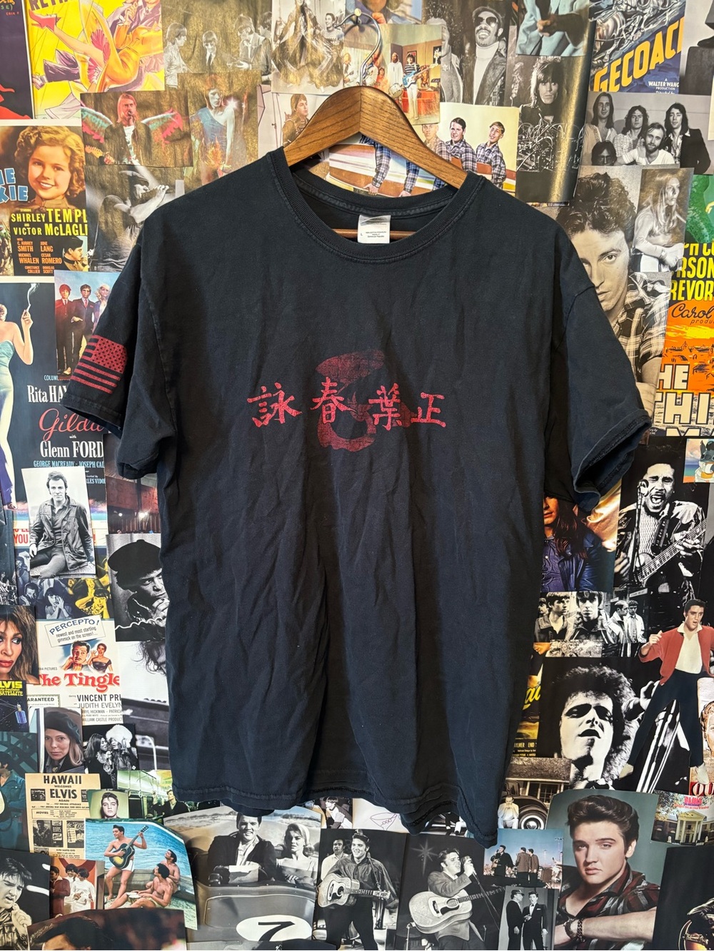 Gildan Black Short‑Sleeve Tee with Red Chinese Script